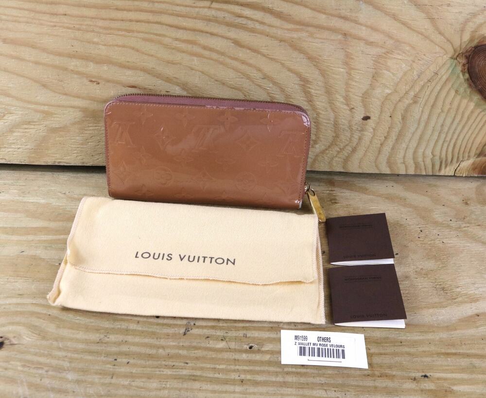 Louis Vuitton Wallet Zip Around Monogram Vernis Zippy Rose Velours Brown M10153